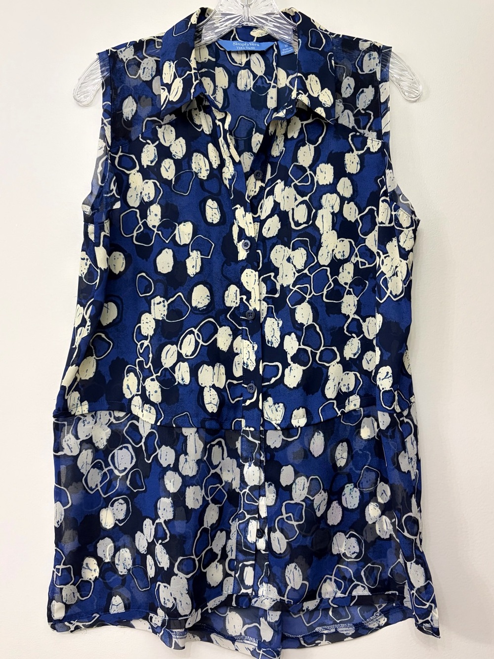 Simply Vera Size M Sleeveless Blue Cream Printed Button-Front Blouse